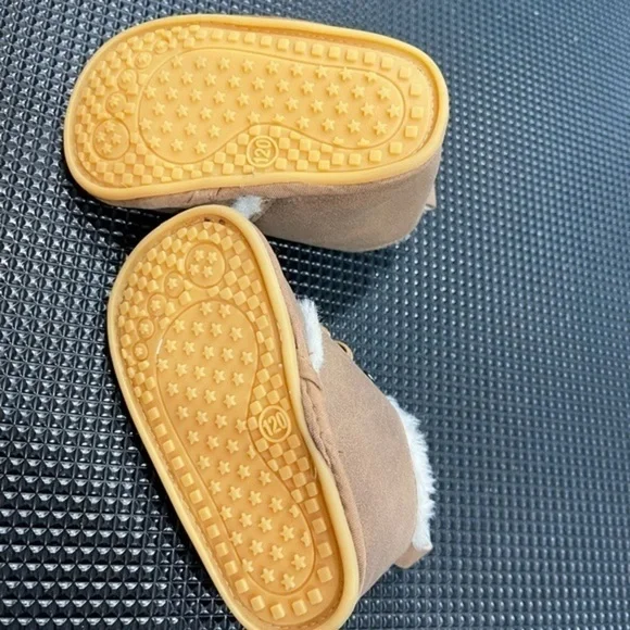 Baby Boy/Girl Anti Slip Faux Fur Booties (12CM) - Picture 5 of 6